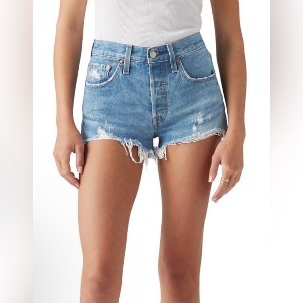 BNWT Women's Levi’s 501 Denim Shorts (sz 28)
